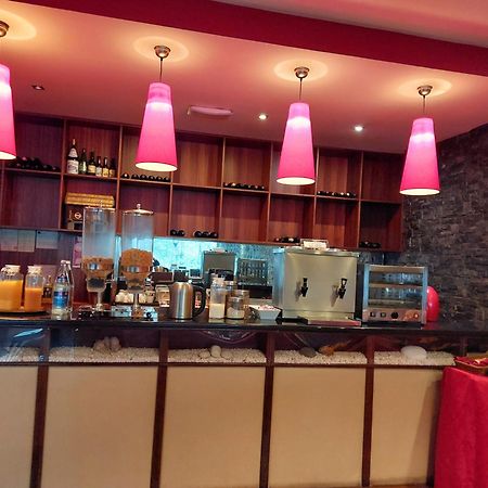 柏图斯酒店 查韦斯 外观 照片