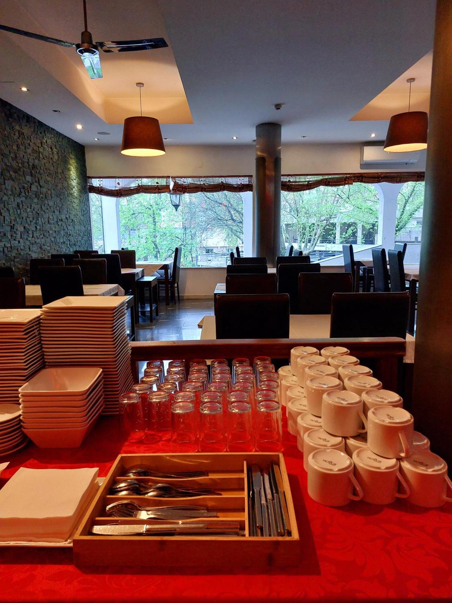 柏图斯酒店 查韦斯 外观 照片